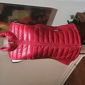 Tommy Hilfiger Packable Red Vest. Size Medium